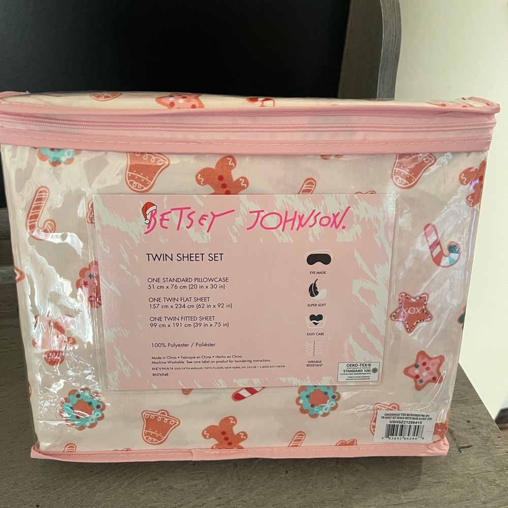 Betsey Johnson Christmas sheets TWIN